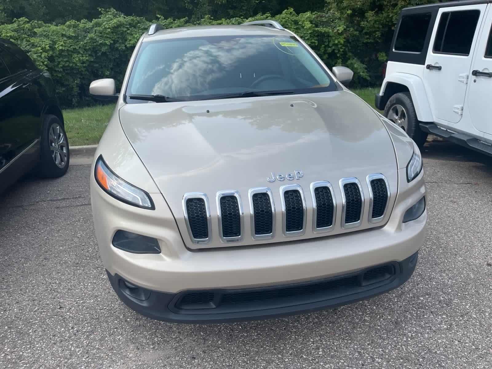 Thumbnail: 2015 Jeep Cherokee - 19