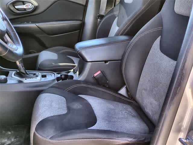 Thumbnail: 2015 Jeep Cherokee - 16