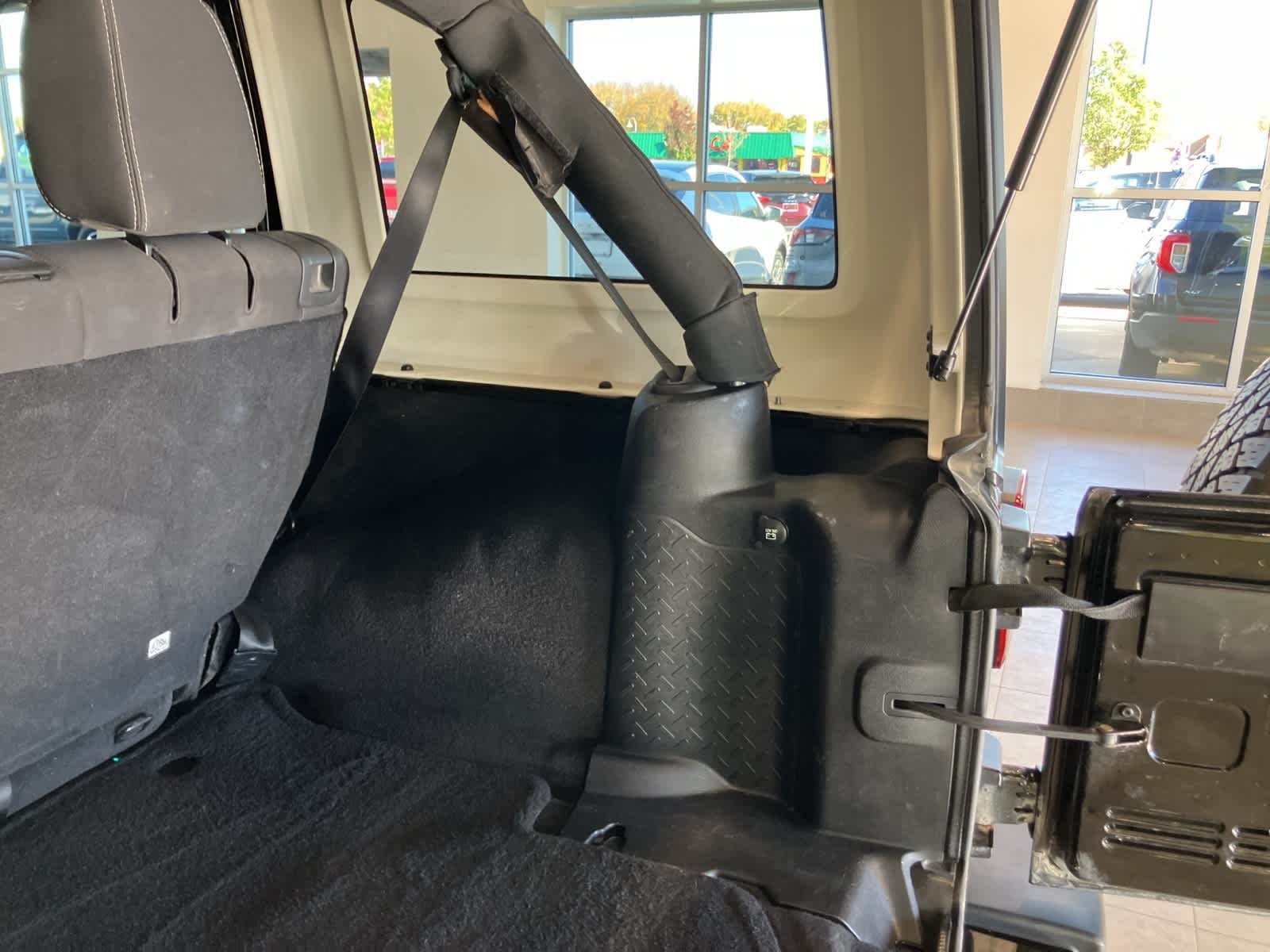 Thumbnail: 2016 Jeep Wrangler - 28