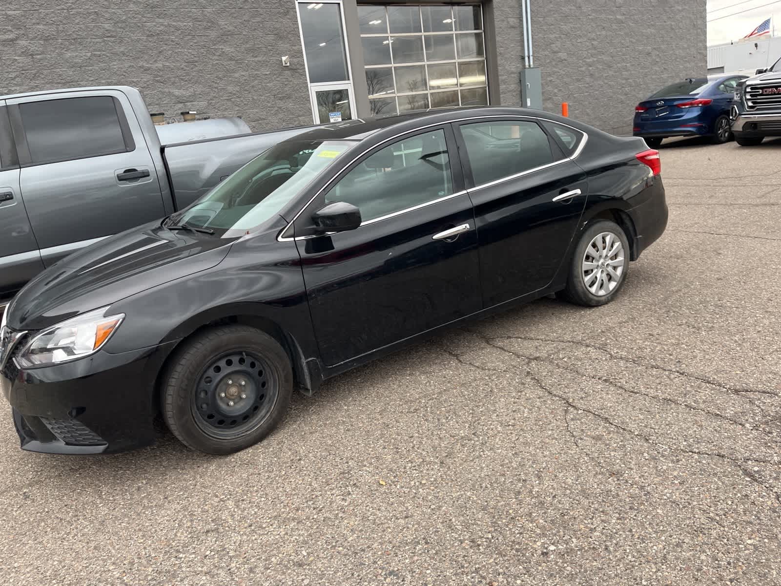 Thumbnail: 2017 Nissan Sentra - 5