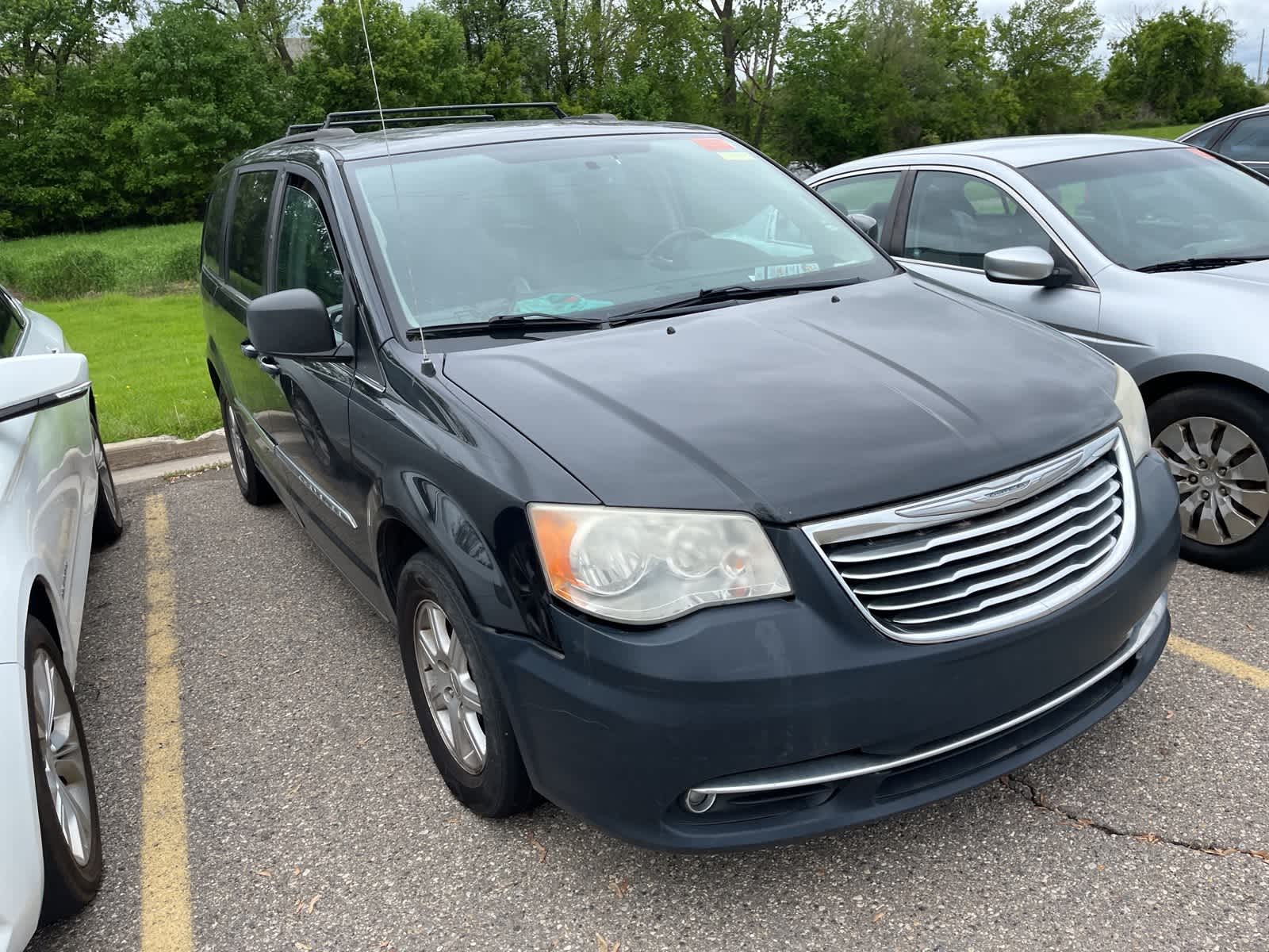 Thumbnail: 2012 Chrysler Town & Country - 19