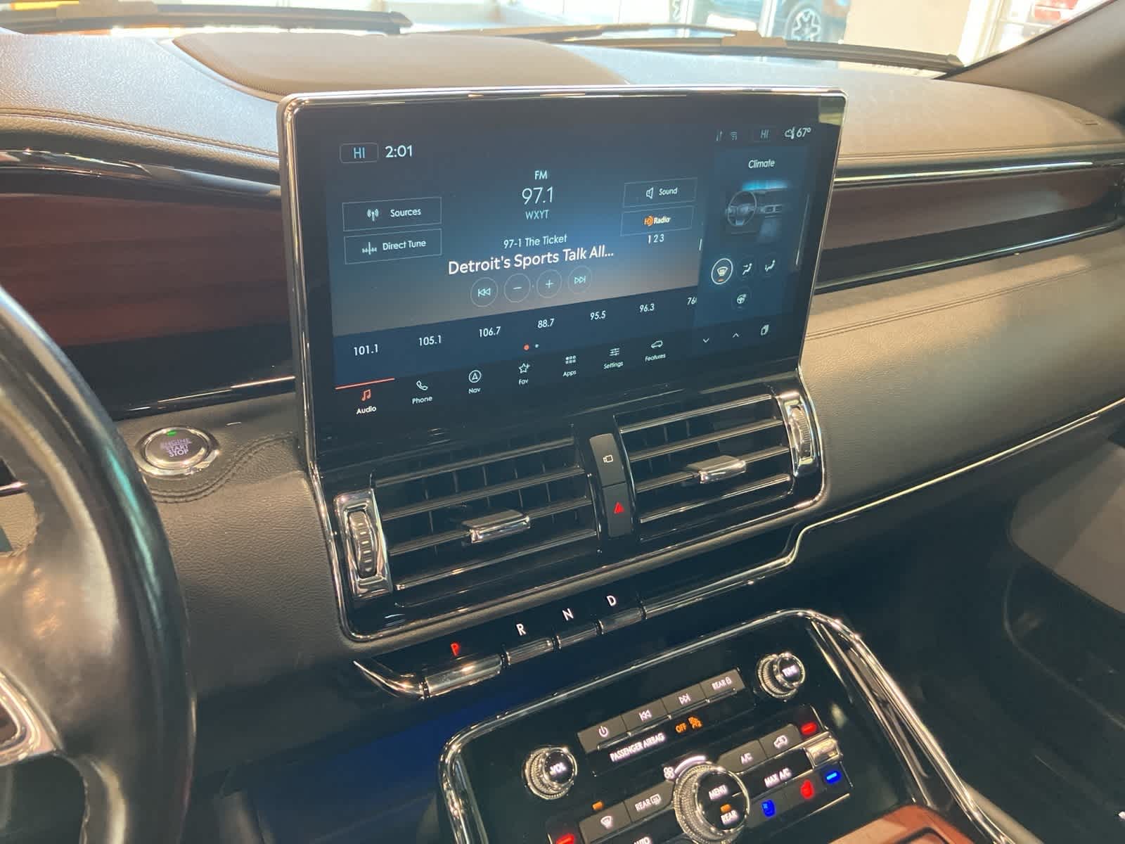 Thumbnail: 2023 Lincoln Navigator - 21