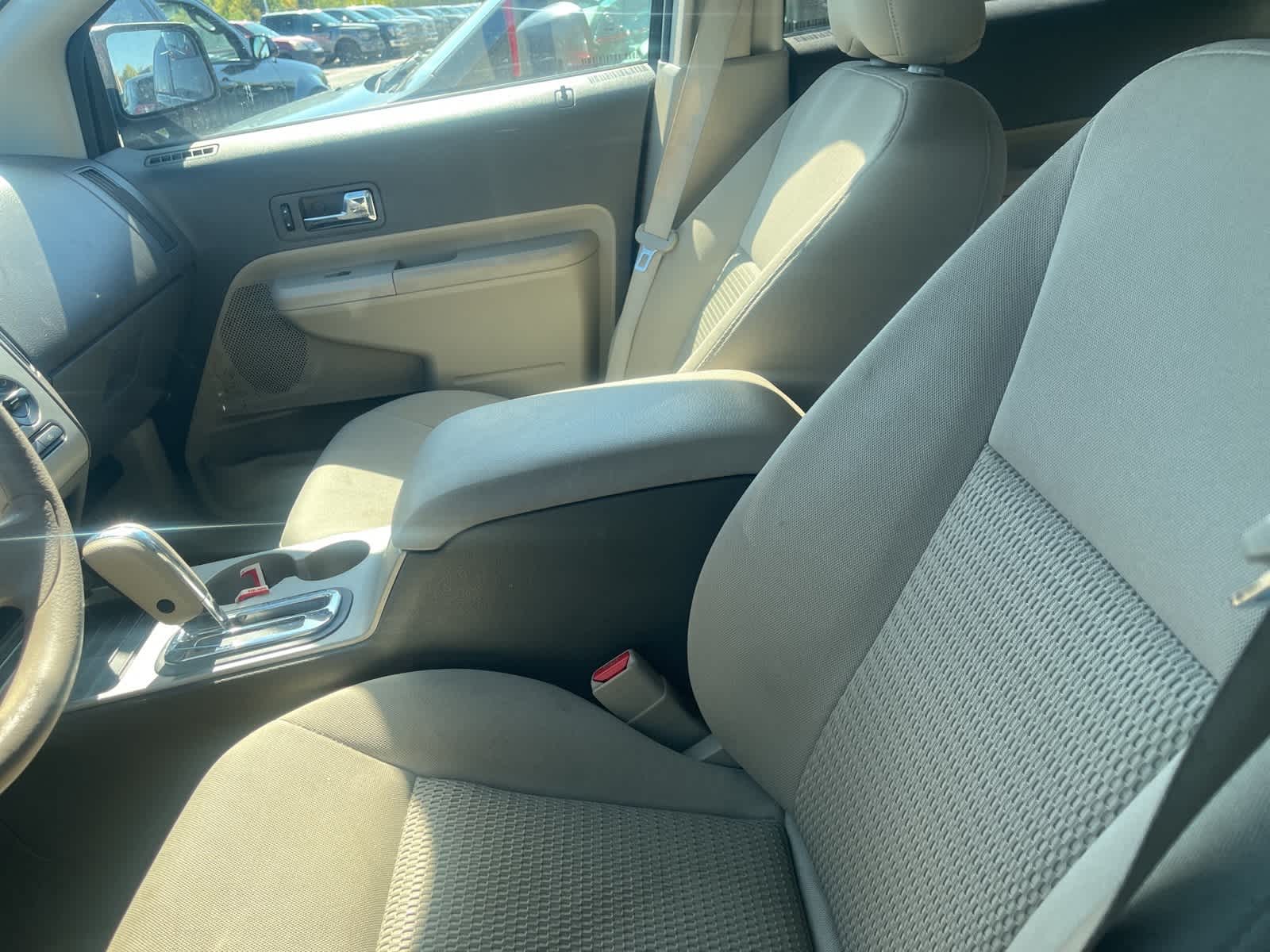 Thumbnail: 2010 Ford Edge - 22
