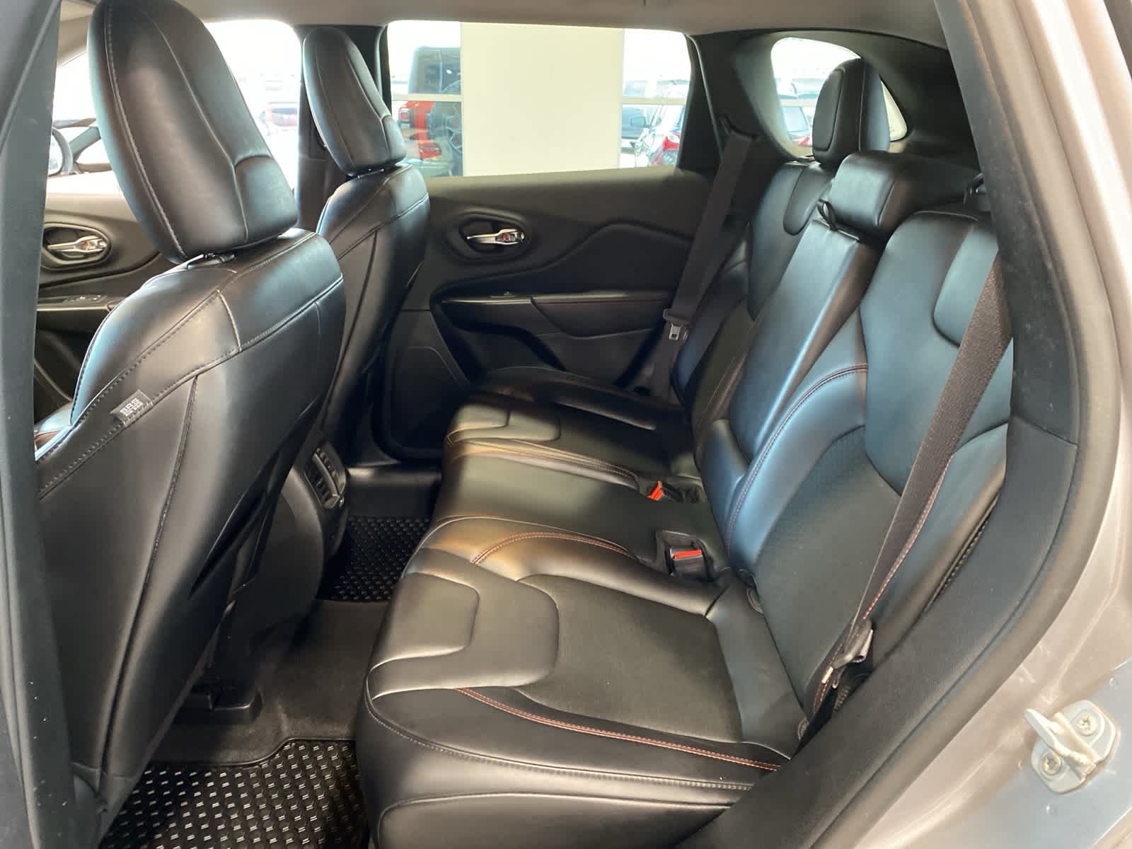 Thumbnail: 2020 Jeep Cherokee - 25