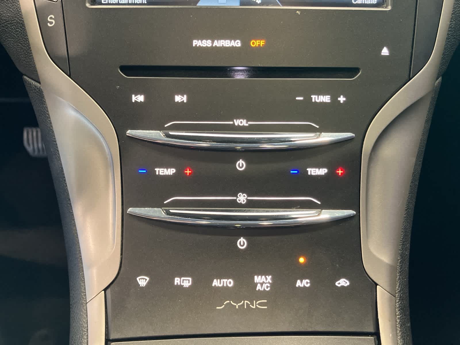 Thumbnail: 2016 Lincoln MKZ - 18