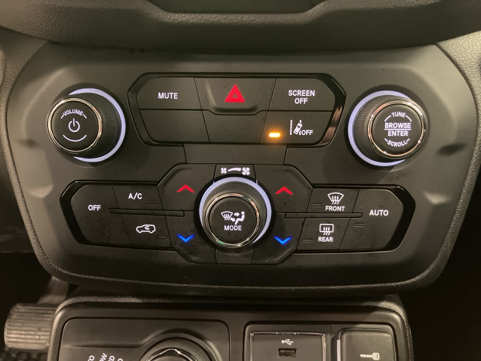 Thumbnail: 2023 Jeep Renegade - 19