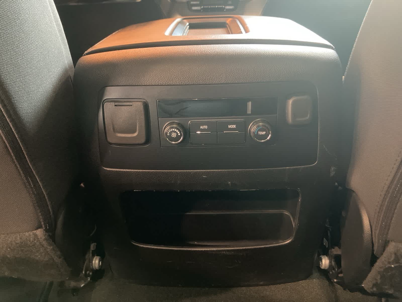 Thumbnail: 2017 GMC Yukon - 25