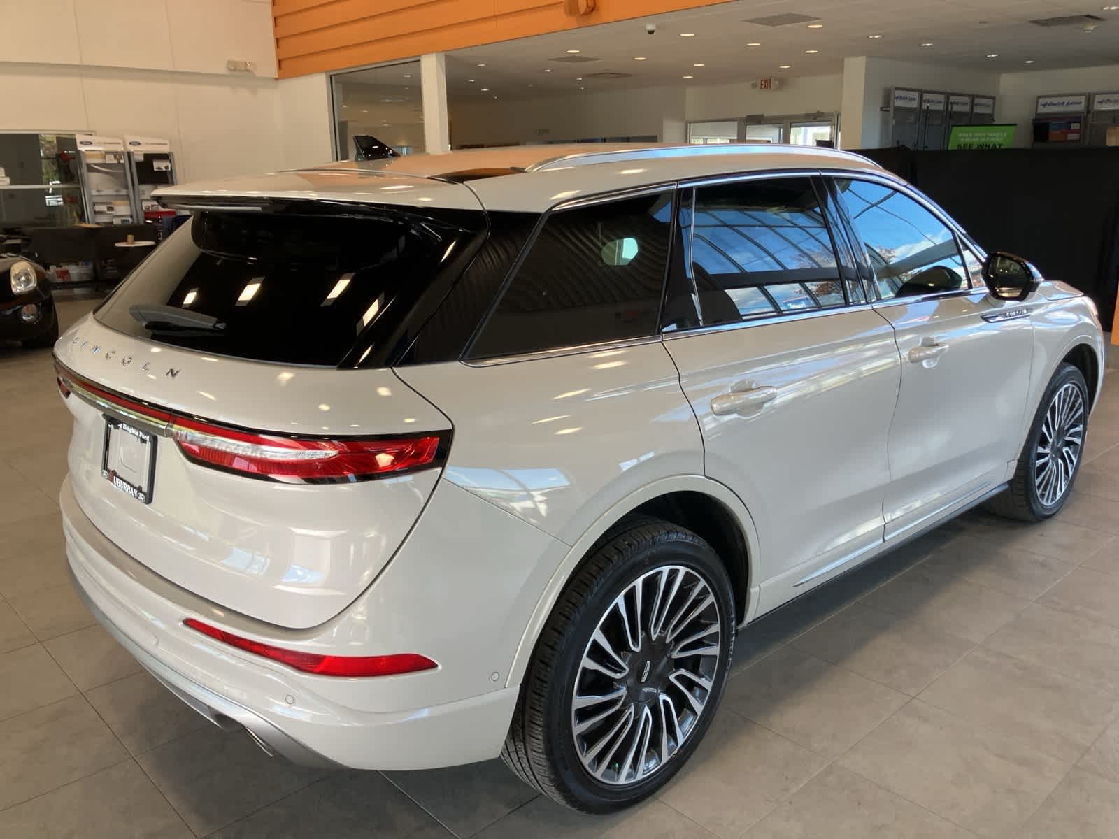 Thumbnail: 2022 Lincoln Corsair - 5