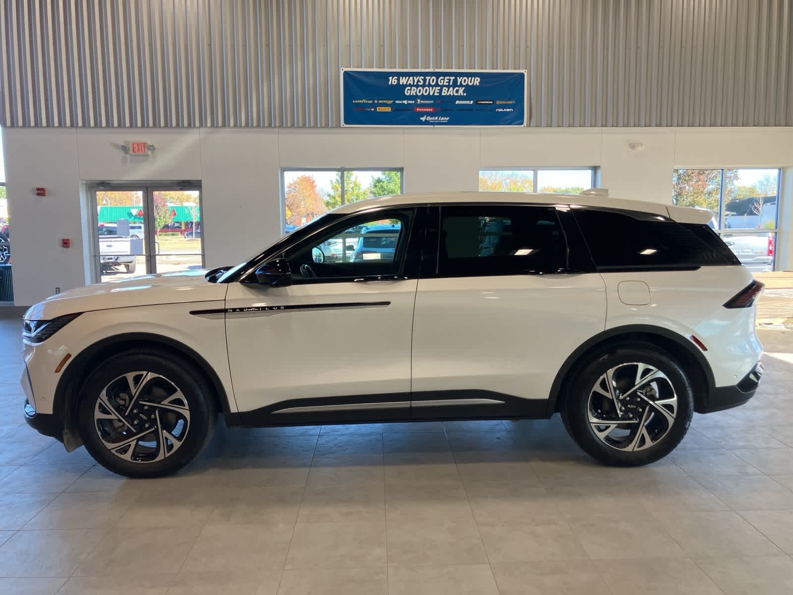 Thumbnail: 2024 Lincoln Nautilus - 8