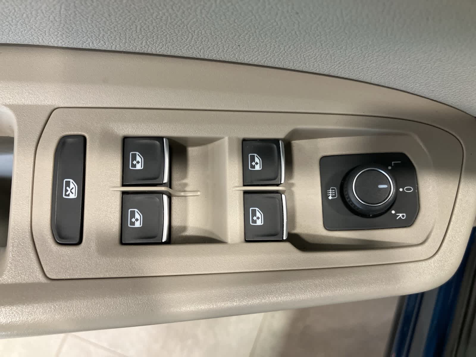 Thumbnail: 2019 Volkswagen Atlas - 16