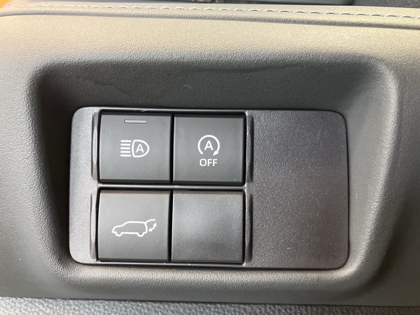 Thumbnail: 2023 Toyota Highlander - 16