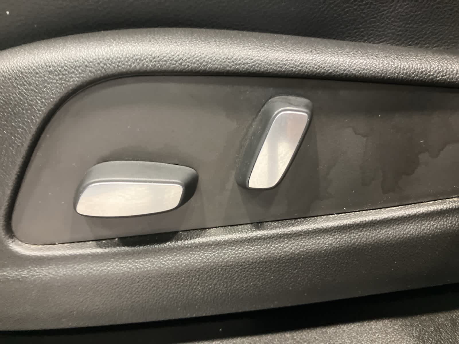 Thumbnail: 2022 Cadillac XT5 - 11