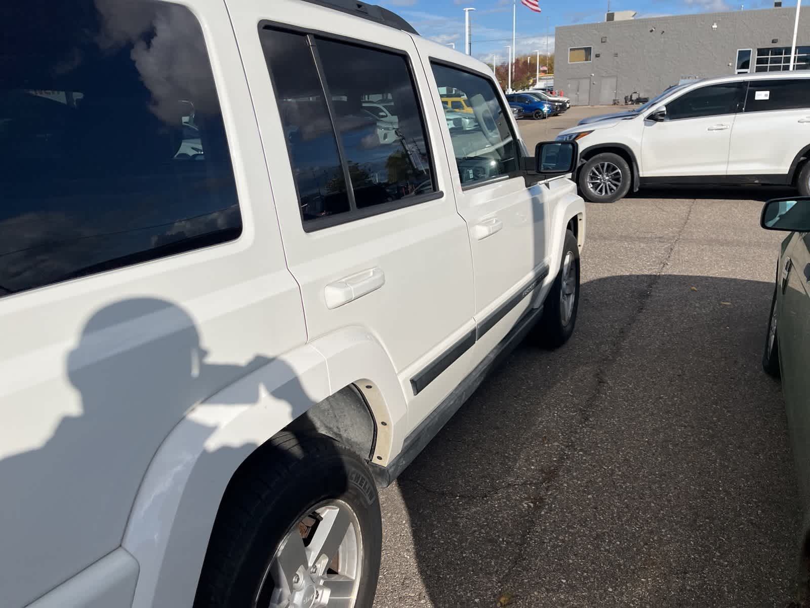 Thumbnail: 2008 Jeep Commander - 16