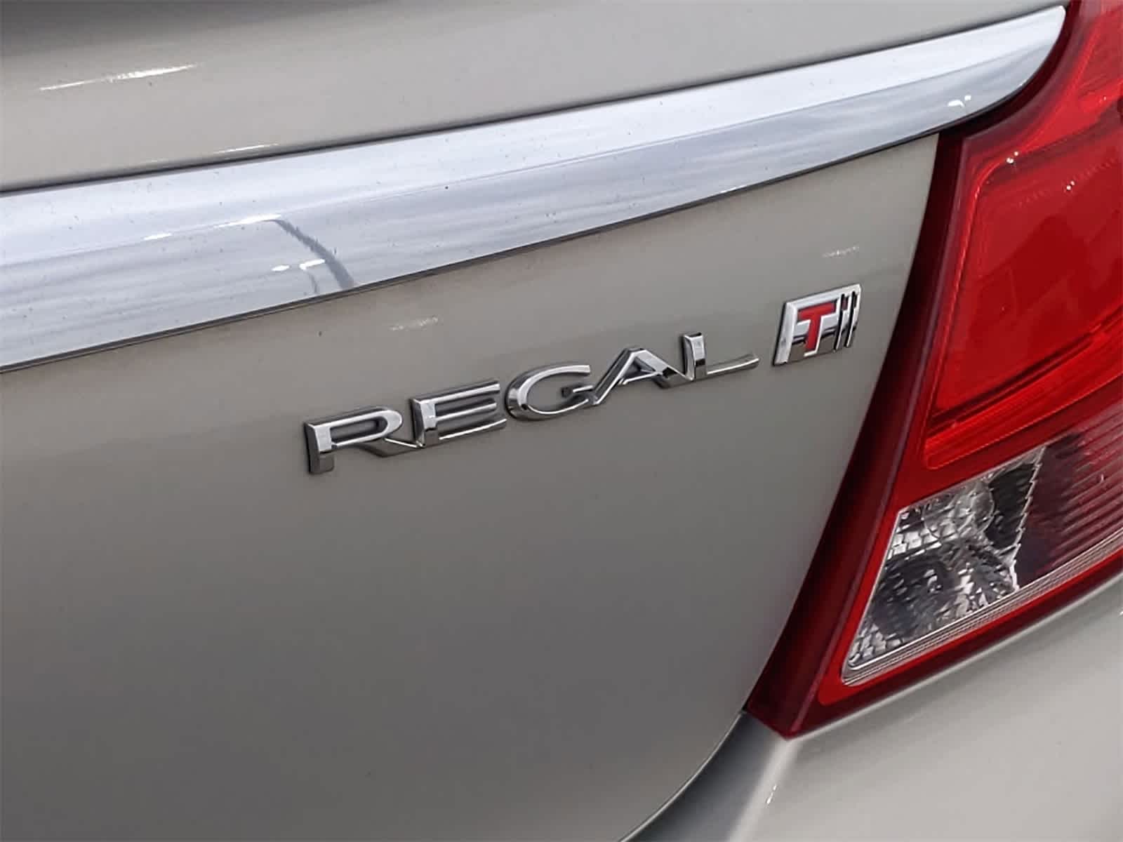 2011 Buick Regal CXL Turbo 13