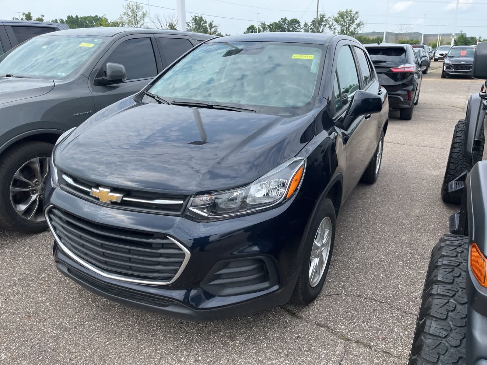 Thumbnail: 2021 Chevrolet Trax - 2