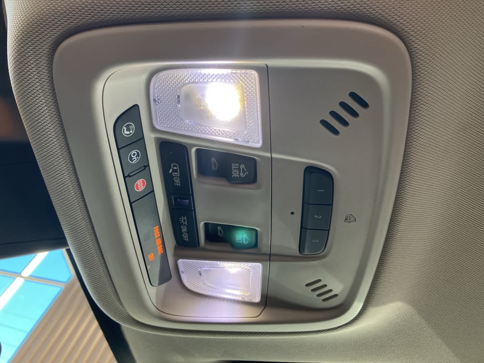 Thumbnail: 2018 Chevrolet Traverse - 26