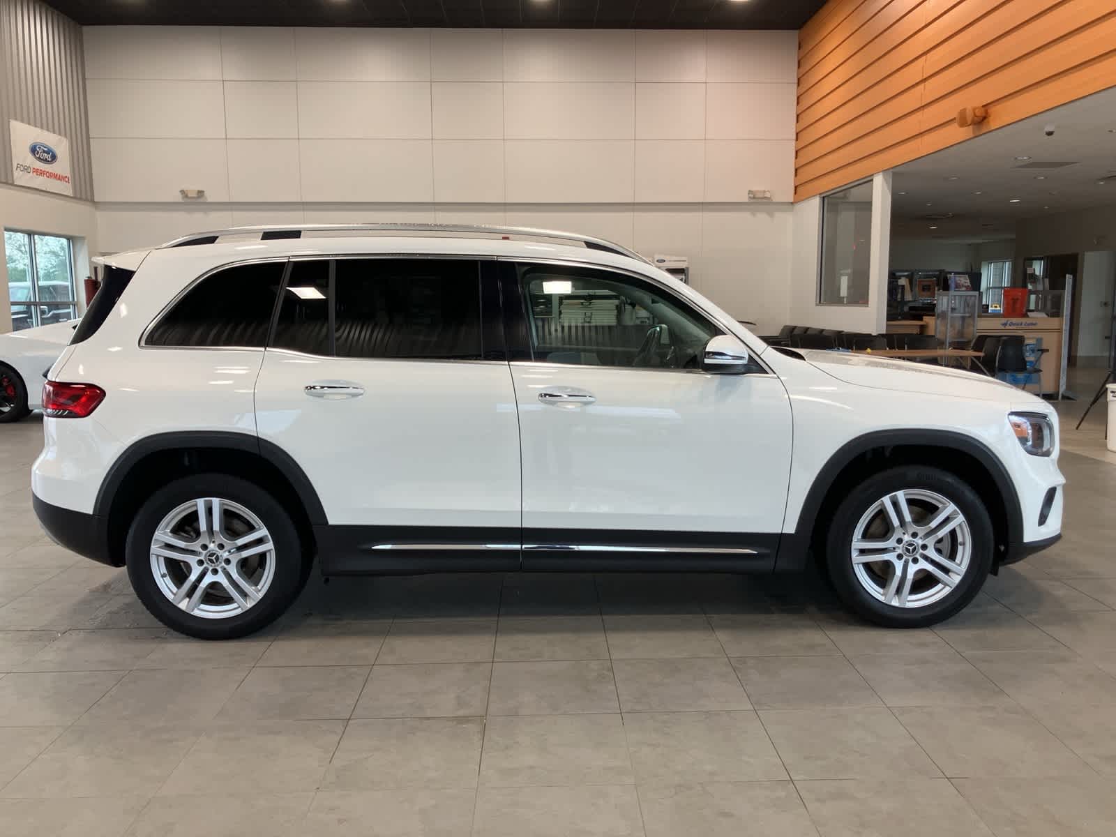 Thumbnail: 2021 Mercedes-Benz GLB - 4