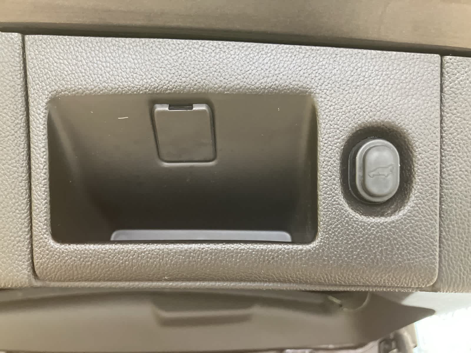 Thumbnail: 2015 Chevrolet Tahoe - 35