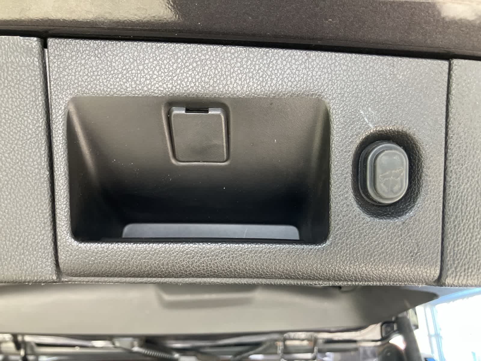 Thumbnail: 2016 GMC Yukon - 29