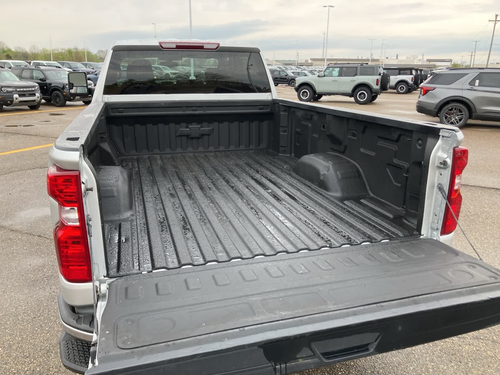 Thumbnail: 2022 Chevrolet Silverado 3500 - 24
