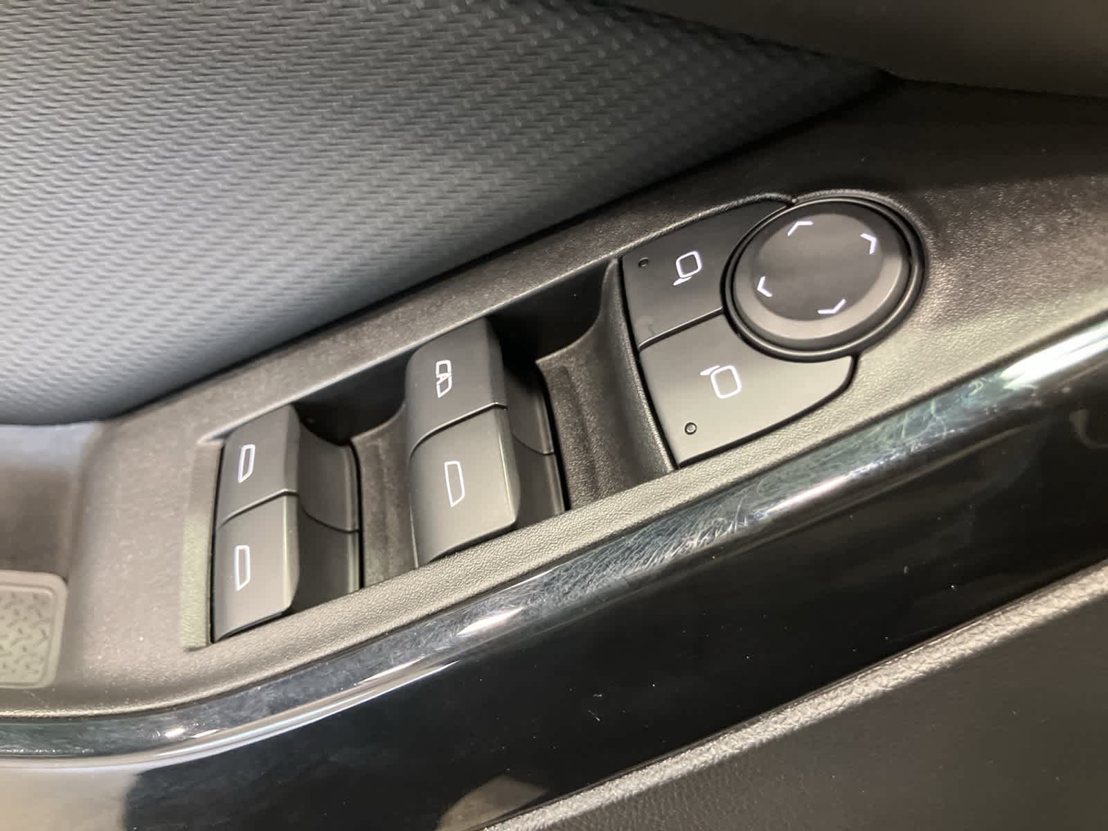 Thumbnail: 2025 Chevrolet Equinox - 12