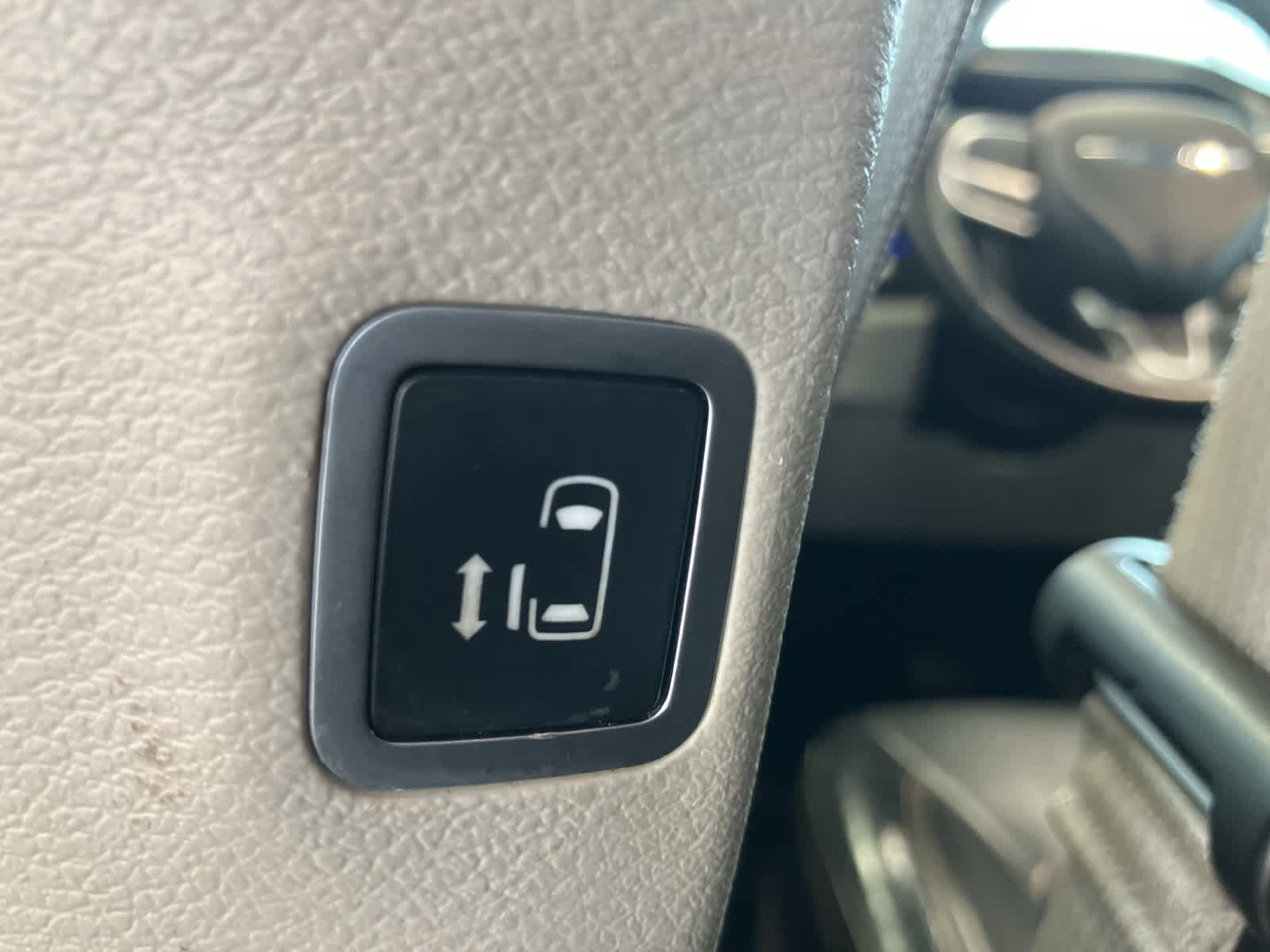 Thumbnail: 2018 Chrysler Pacifica - 27