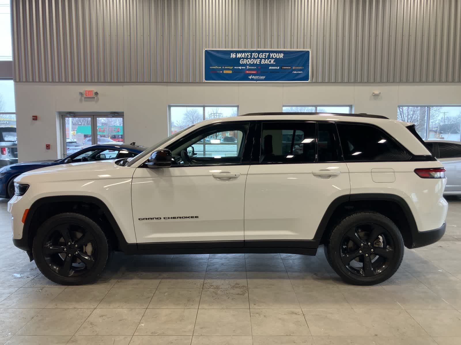 Thumbnail: 2023 Jeep Grand Cherokee - 8