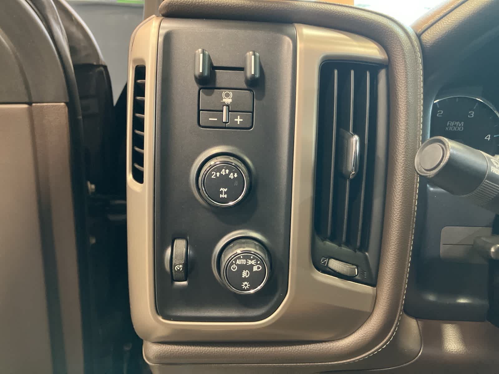 Thumbnail: 2018 GMC Sierra 2500 - 17