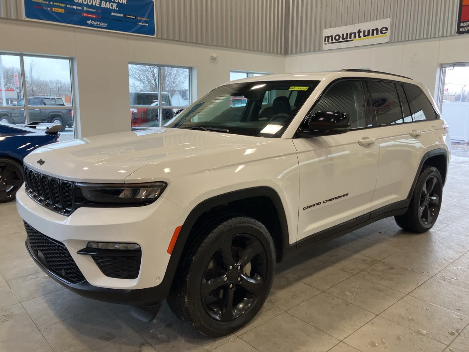 Thumbnail: 2023 Jeep Grand Cherokee - 1