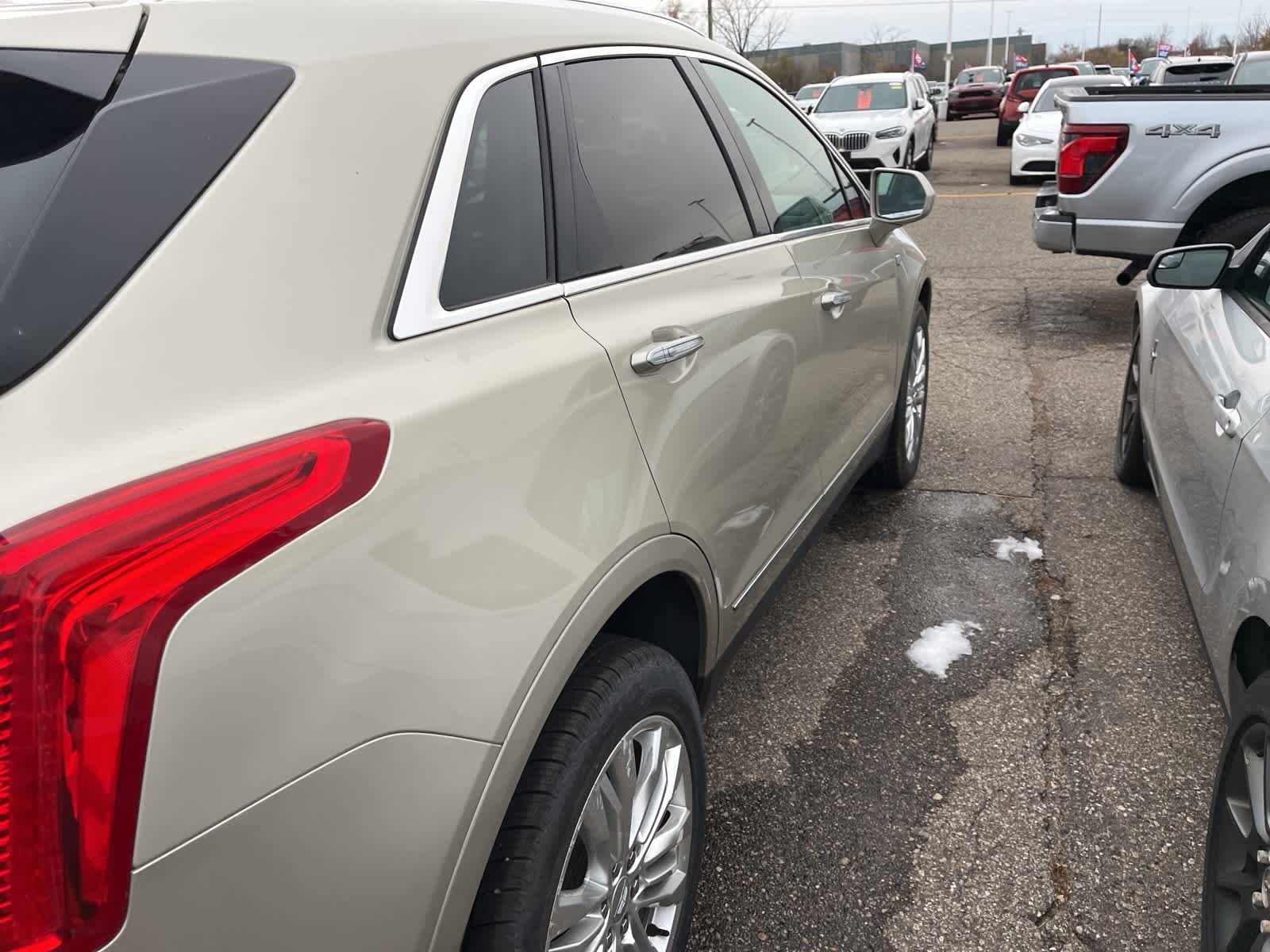 Thumbnail: 2017 Cadillac XT5 - 16