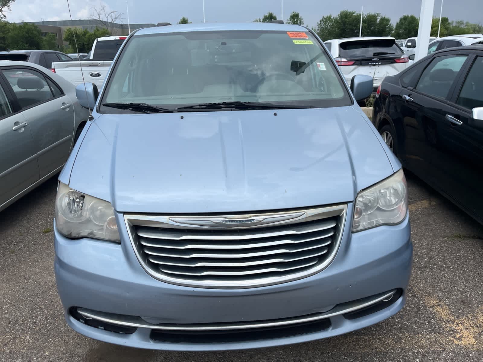 Thumbnail: 2013 Chrysler Town & Country - 21