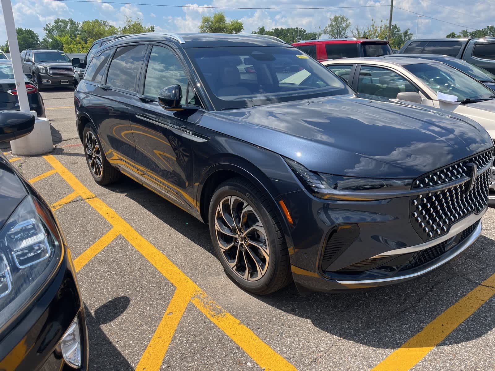 Thumbnail: 2024 Lincoln Nautilus - 17