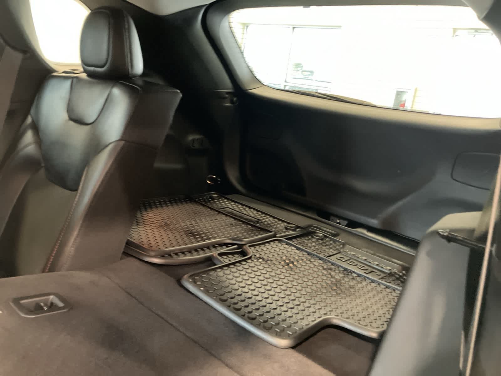 Thumbnail: 2020 Jeep Cherokee - 24