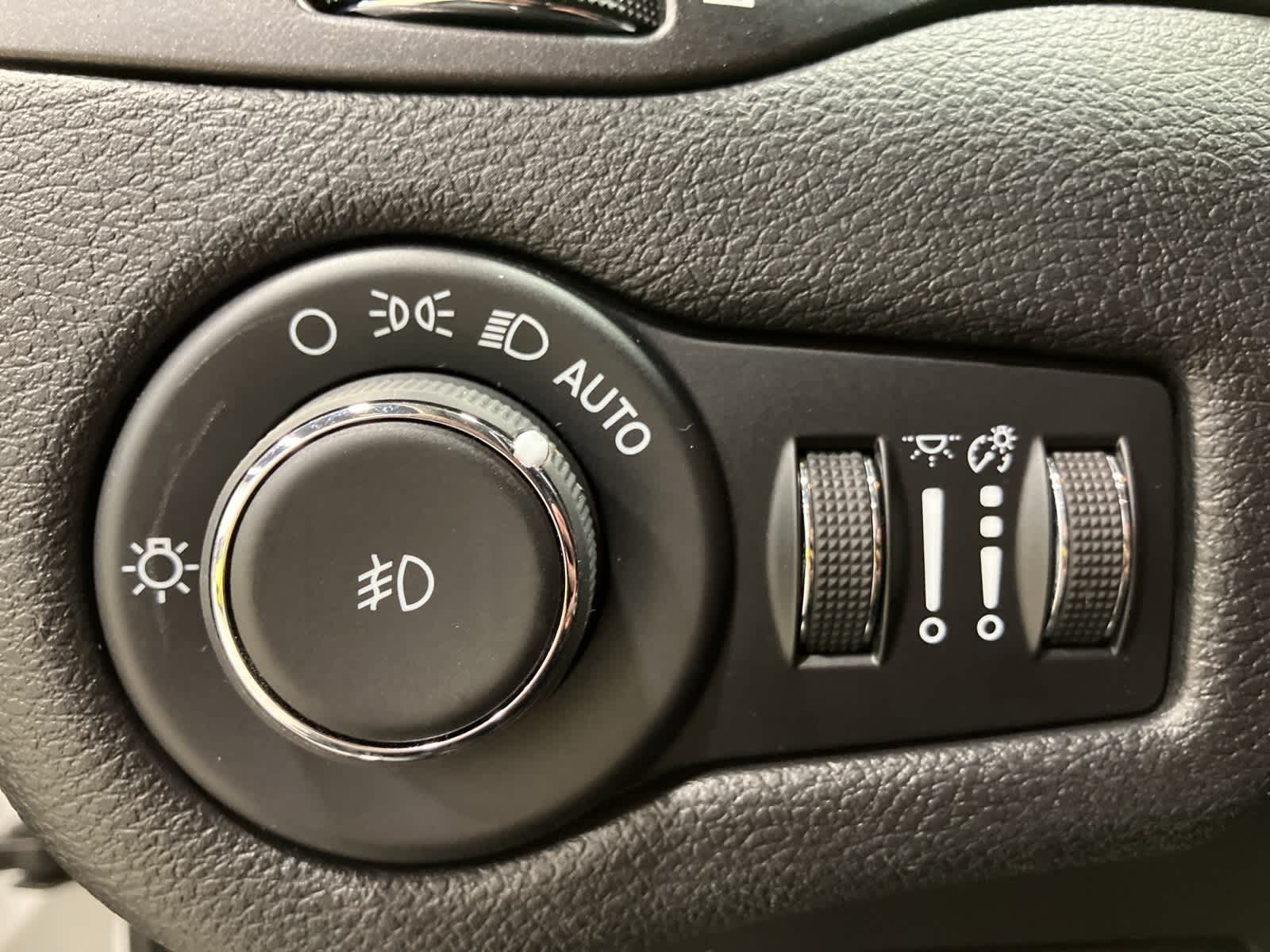 Thumbnail: 2020 Jeep Cherokee - 13