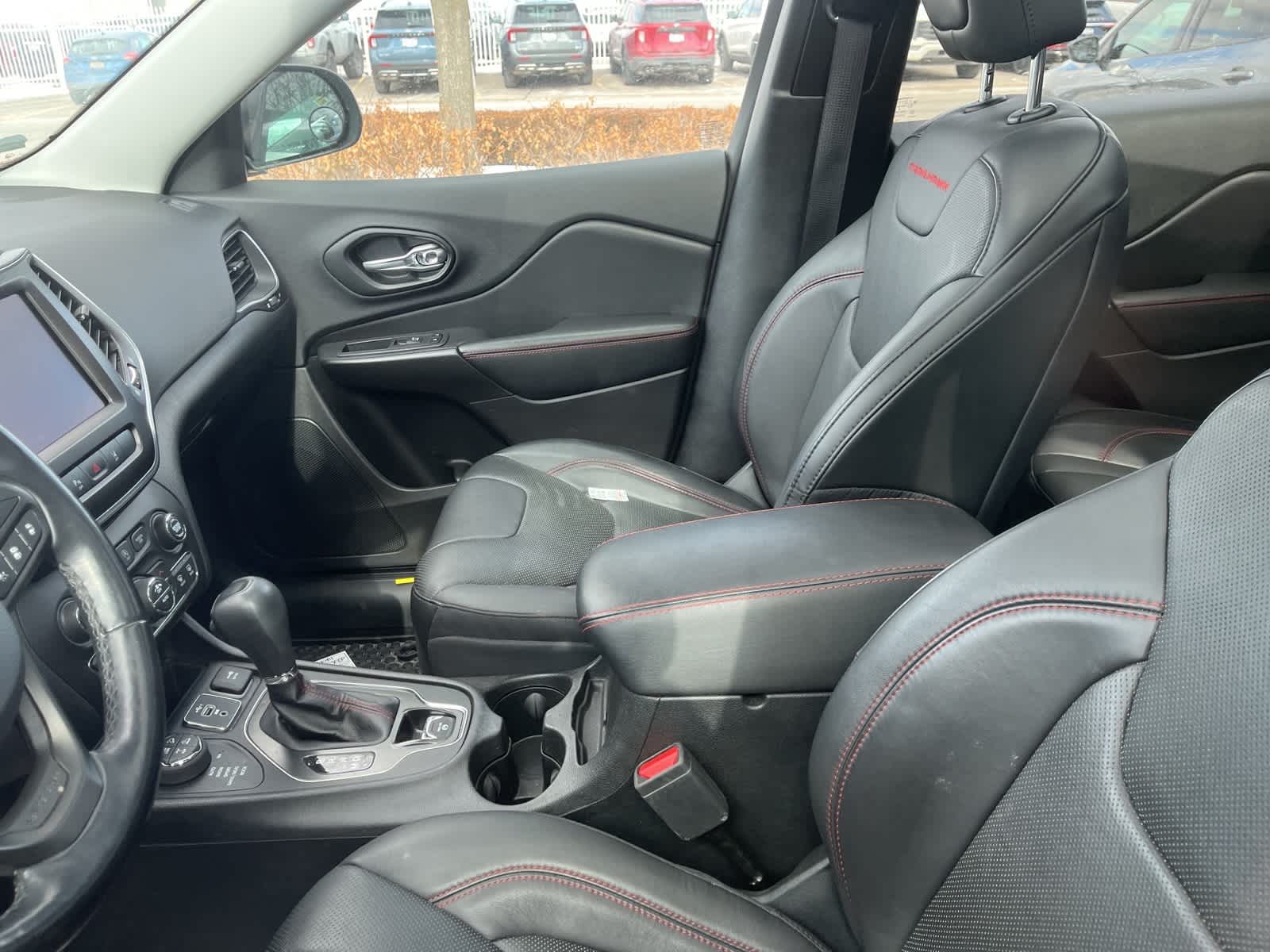 Thumbnail: 2020 Jeep Cherokee - 31