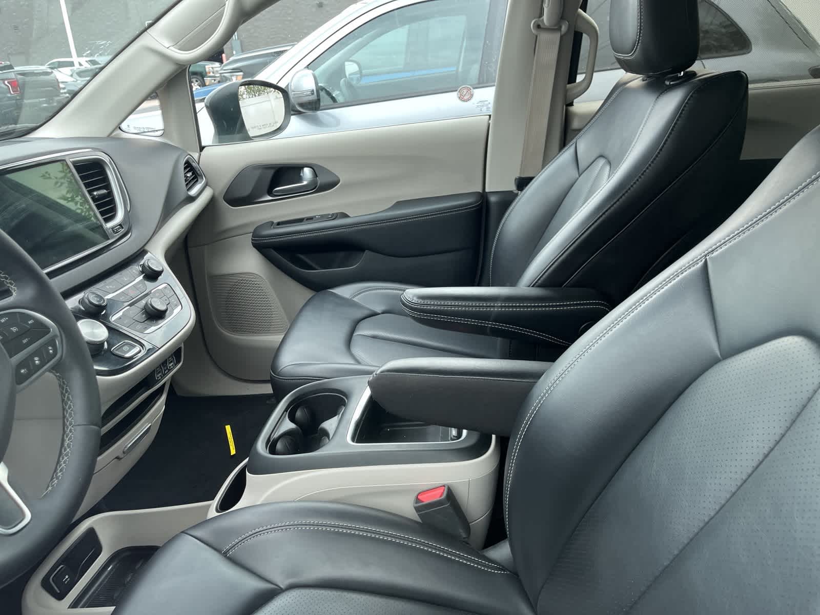 Thumbnail: 2023 Chrysler Pacifica - 23