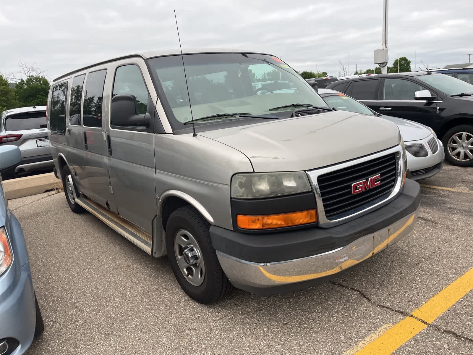 Thumbnail: 2004 GMC Savana - 19