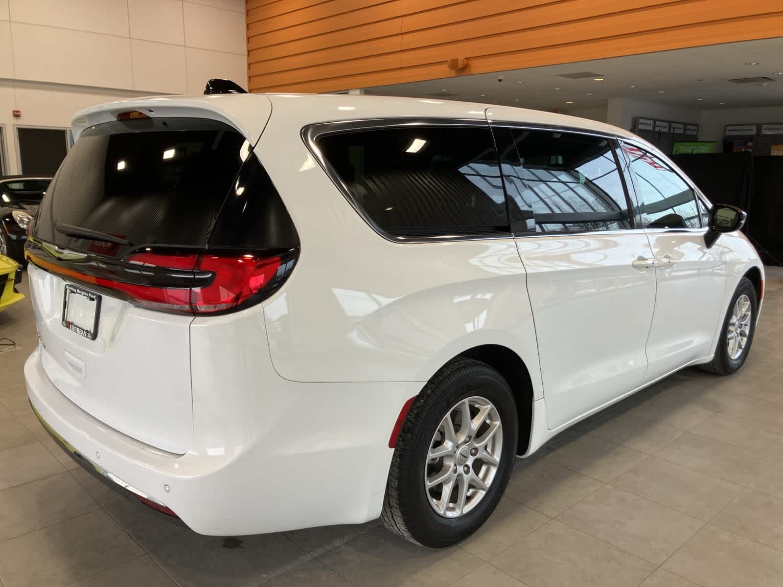 Thumbnail: 2025 Chrysler Pacifica - 5