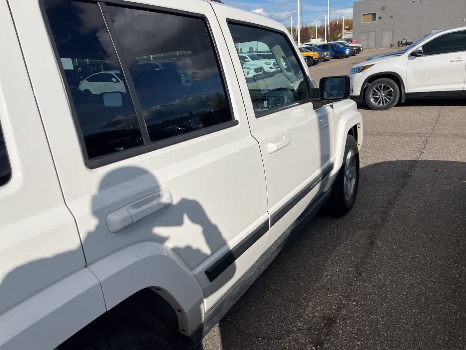Thumbnail: 2008 Jeep Commander - 17