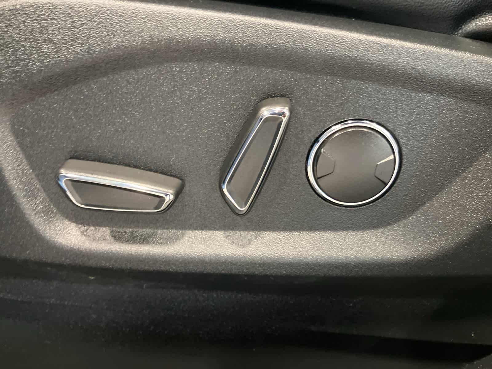 Thumbnail: 2019 Ford Edge - 14