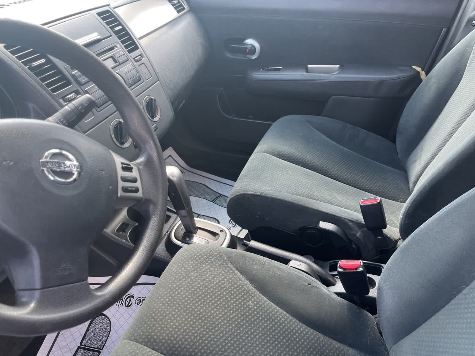 Thumbnail: 2010 Nissan Versa - 24