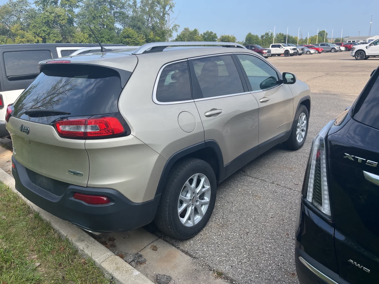 Thumbnail: 2015 Jeep Cherokee - 15