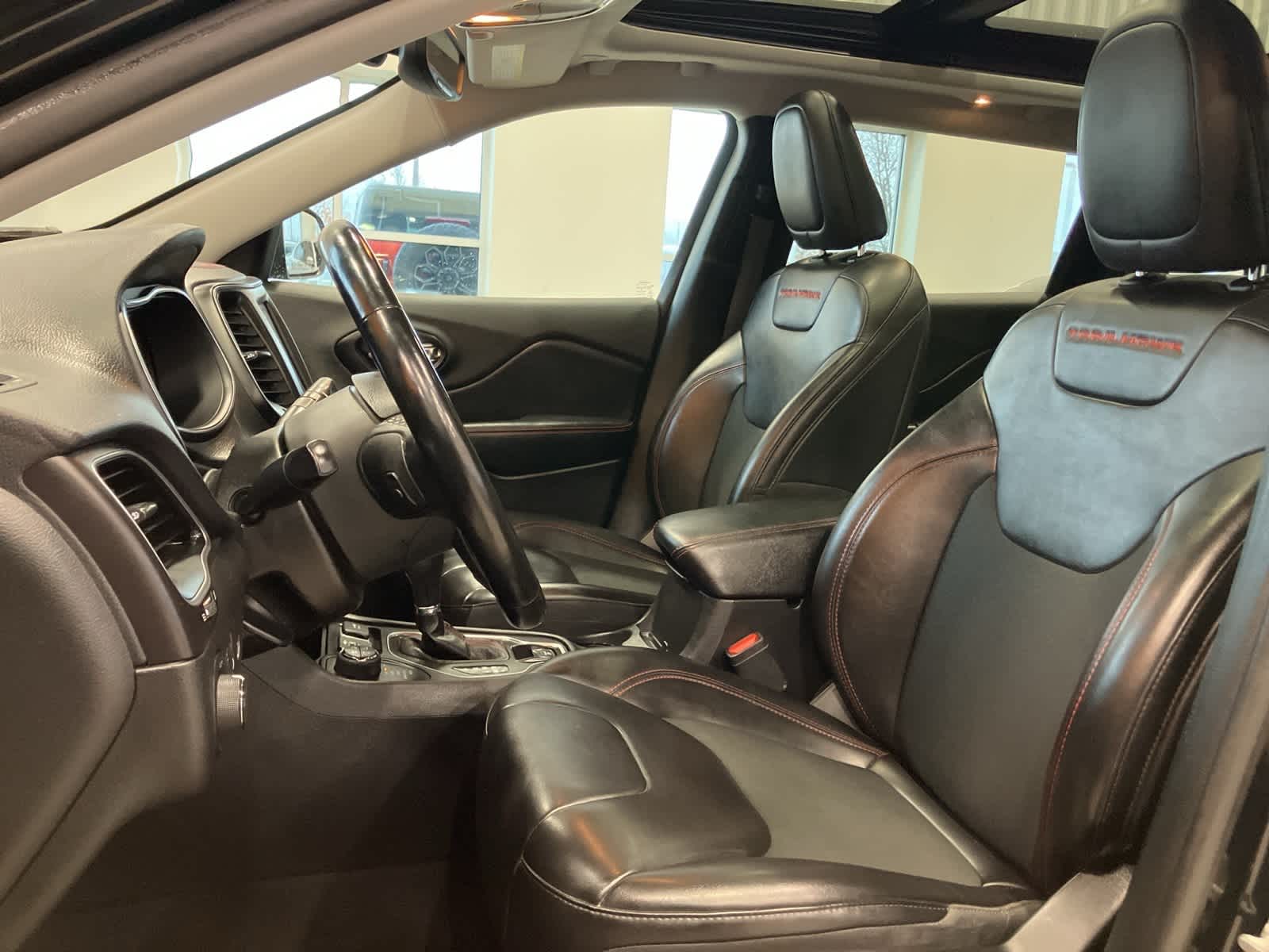 Thumbnail: 2021 Jeep Cherokee - 12