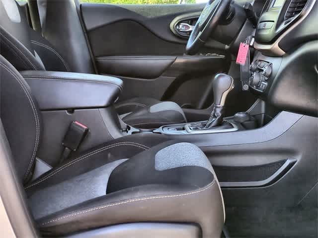 Thumbnail: 2015 Jeep Cherokee - 19