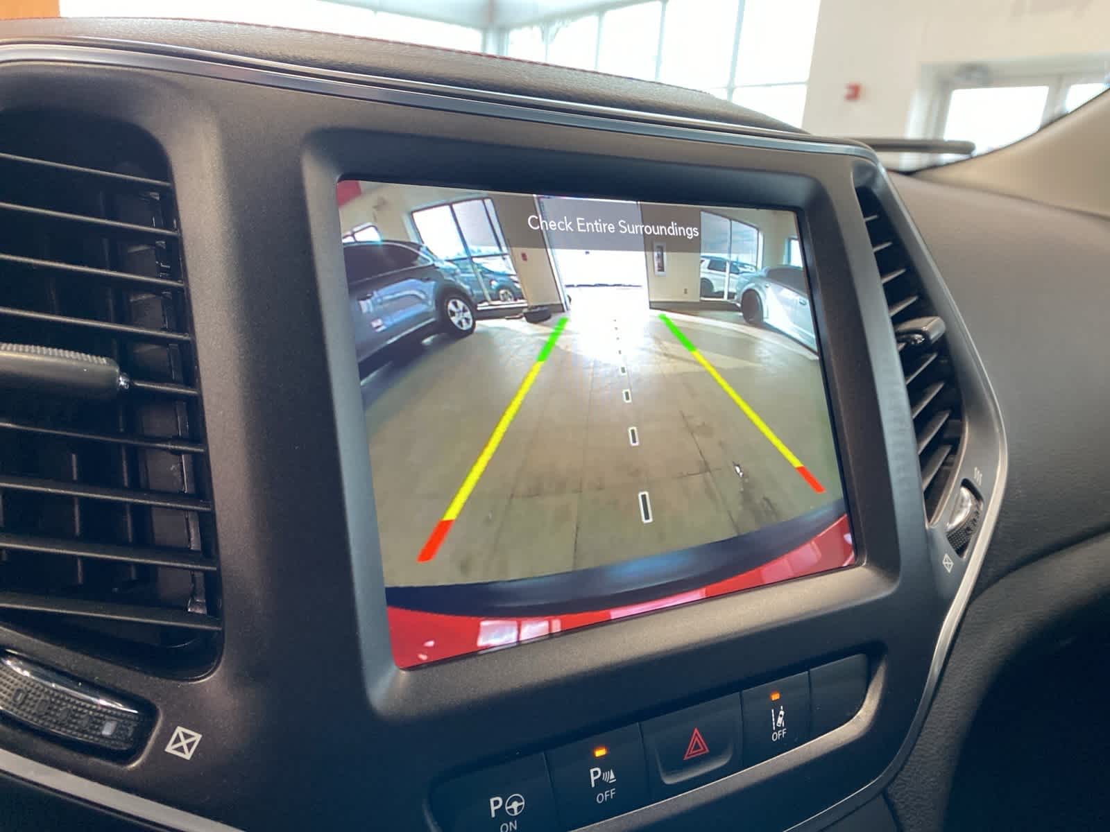 Thumbnail: 2021 Jeep Cherokee - 25