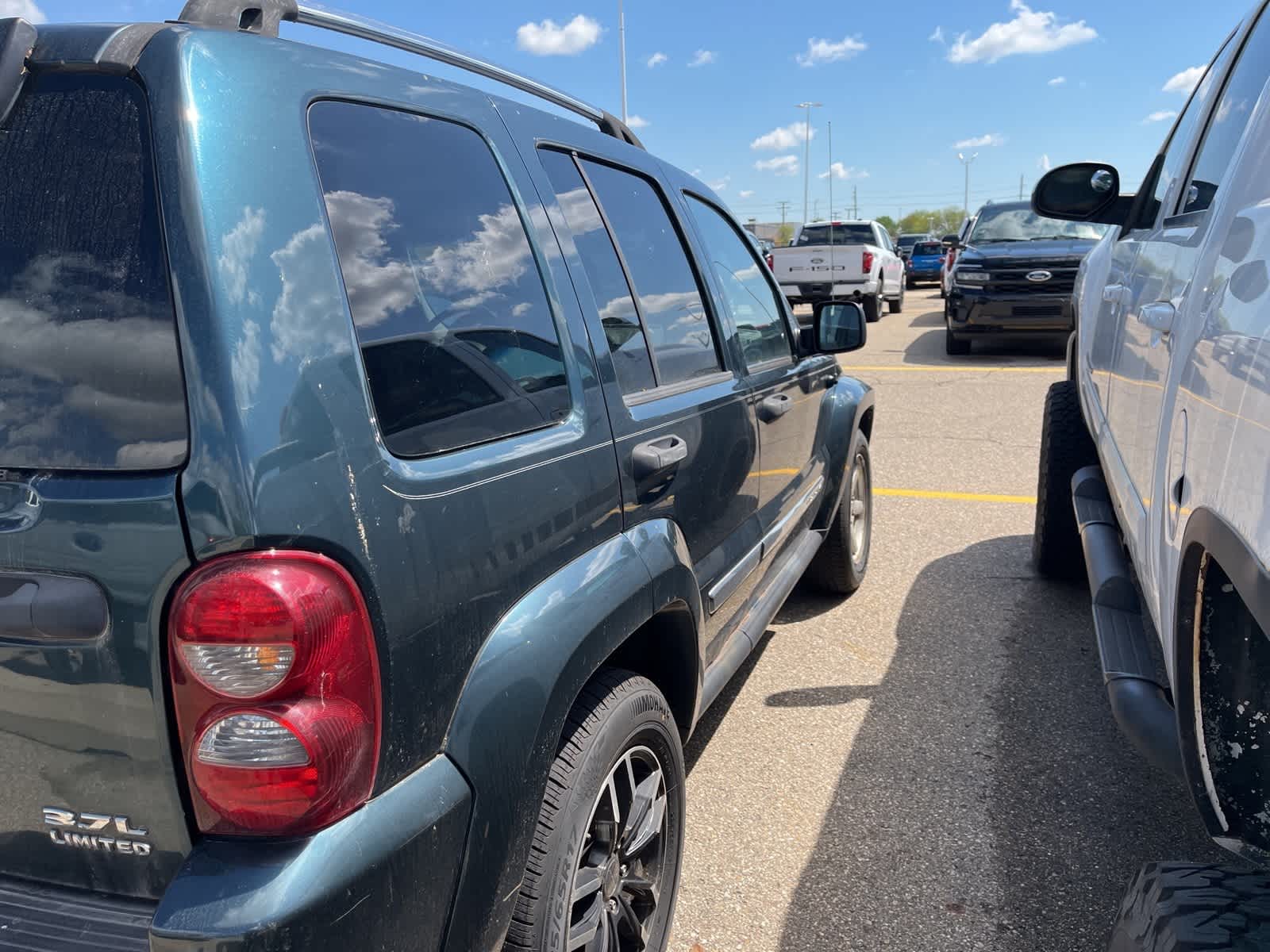 Thumbnail: 2005 Jeep Liberty - 8