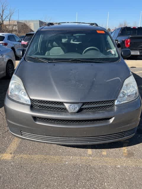 2004 Toyota Sienna LE 9