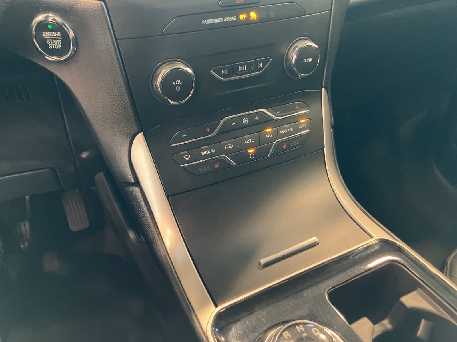 Thumbnail: 2019 Ford Edge - 17