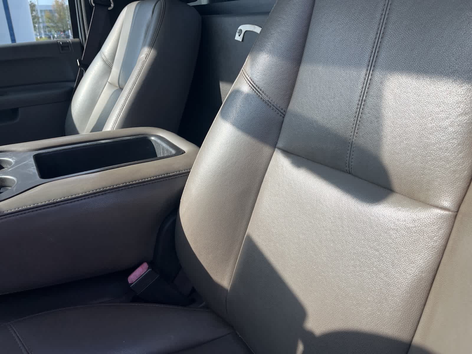 Thumbnail: 2011 Chevrolet Silverado 3500 - 31