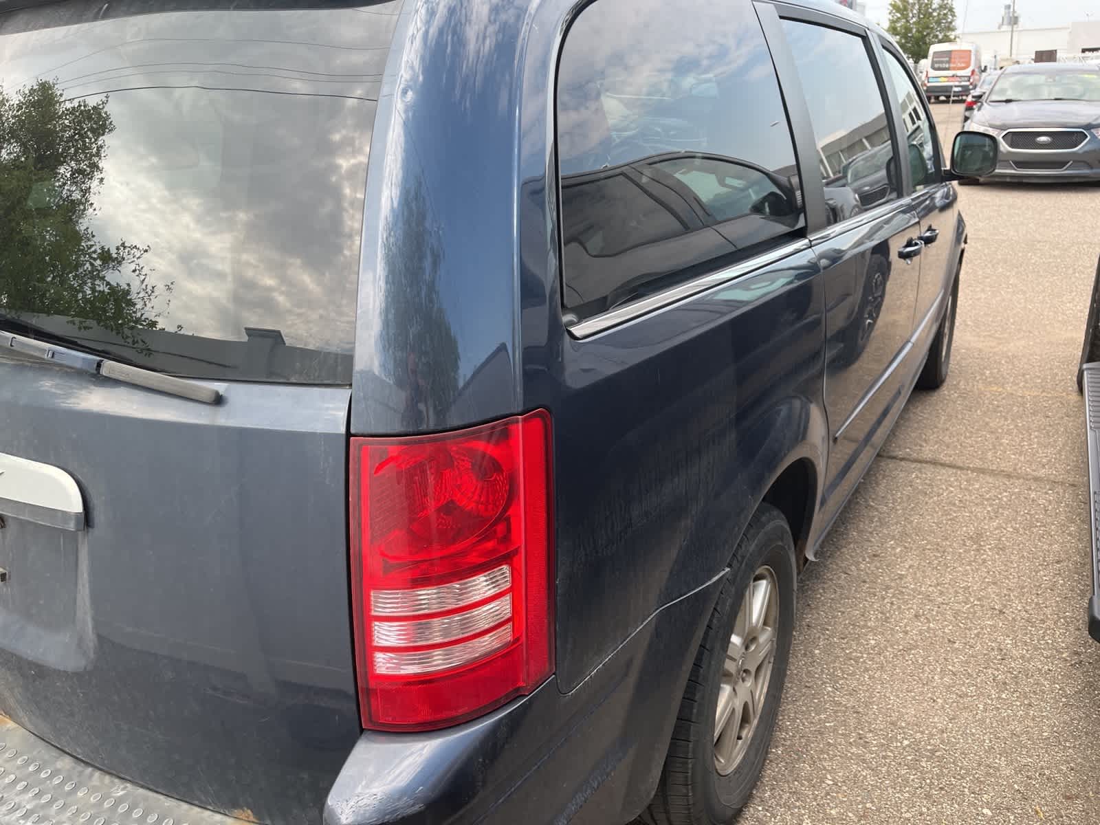 Thumbnail: 2008 Chrysler Town & Country - 12